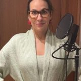 ‘O amor não se isola’: Maria Beltrão narra seu livro e reforça tendência de audiobook